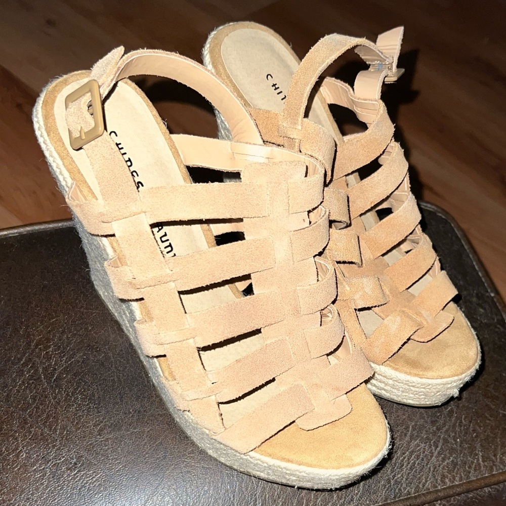 Size 8 Chinese Laundry tan suede wedge